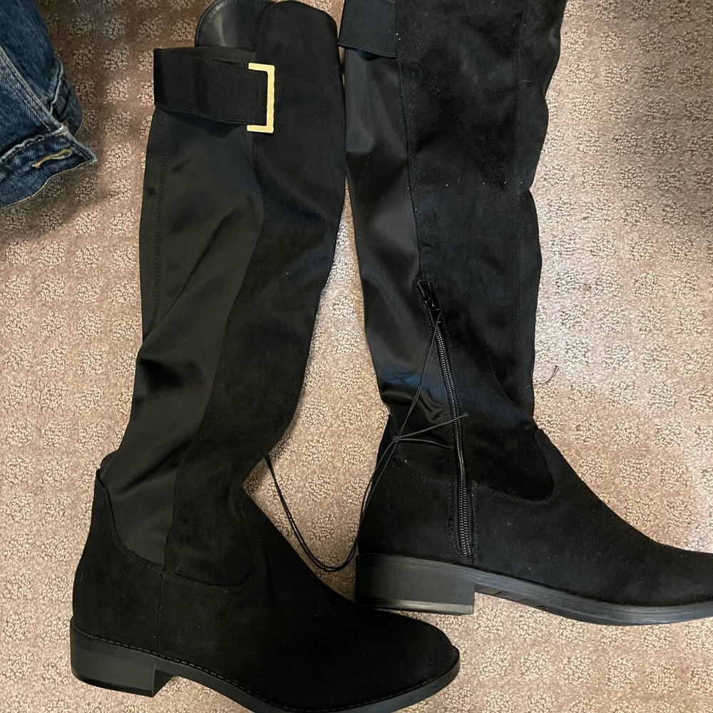 Knew high boots
